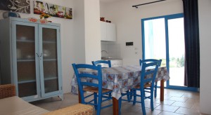 Cucina bilocale vista mare